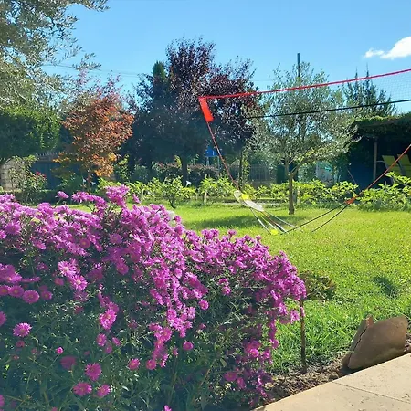 Your Private Garden Retreat Сasa de vacaciones
